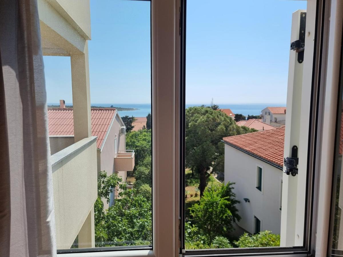 Apartment Wallot Novalja Bagian luar foto
