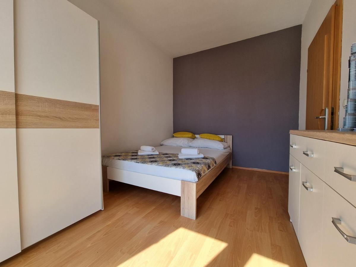 Apartment Wallot Novalja Bagian luar foto