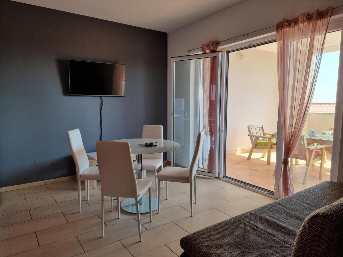 Apartment Wallot Novalja Bagian luar foto