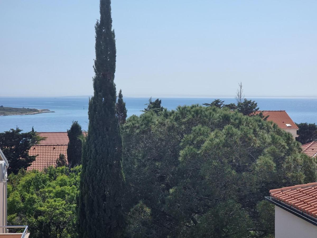 Apartment Wallot Novalja Bagian luar foto